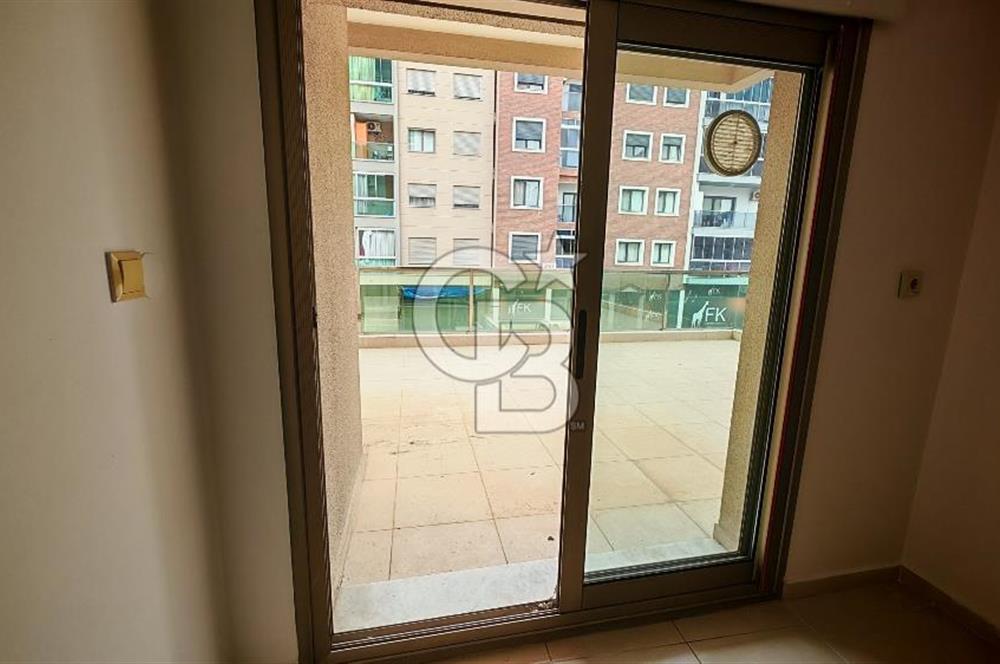 Karşıyaka Yalı Mahallesinde Geniş Teraslı 2+1 Kiralık Daire