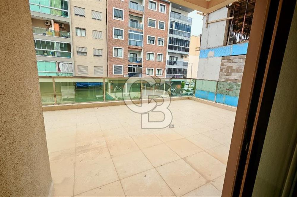 Karşıyaka Yalı Mahallesinde Geniş Teraslı 2+1 Kiralık Daire
