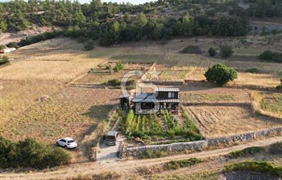 Muğla menteşe Denizova‘da satılık ahşap ev ve tarla