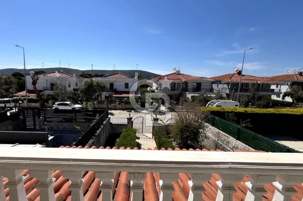 ALAÇATI'NIN NEZİH & SEÇKİN LOKASYONUNDA BAHÇELİ 3+1 VİLLA