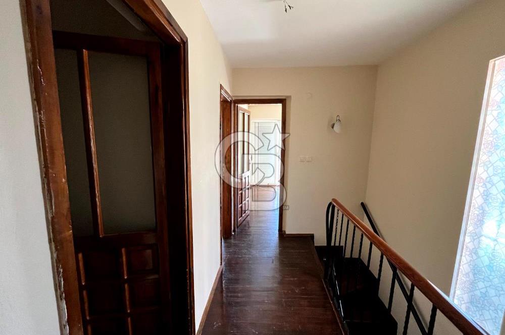 ALAÇATI'NIN NEZİH & SEÇKİN LOKASYONUNDA BAHÇELİ 3+1 VİLLA