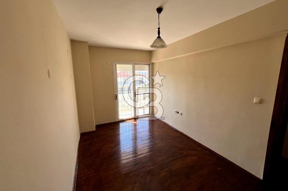 ALAÇATI'NIN NEZİH & SEÇKİN LOKASYONUNDA BAHÇELİ 3+1 VİLLA