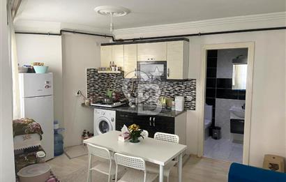 BUCA TINAZTEPE'DE KAMPÜS KARŞISI EŞYALI 1+1 SATILIK DAİRE