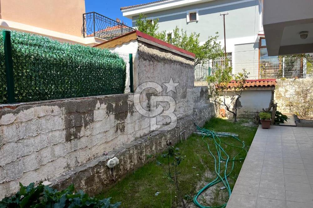 ALAÇATI'NIN NEZİH & SEÇKİN LOKASYONUNDA BAHÇELİ 3+1 VİLLA