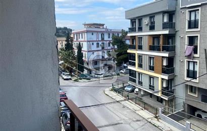 BUCA TINAZTEPE'DE KAMPÜS KARŞISI EŞYALI 1+1 SATILIK DAİRE