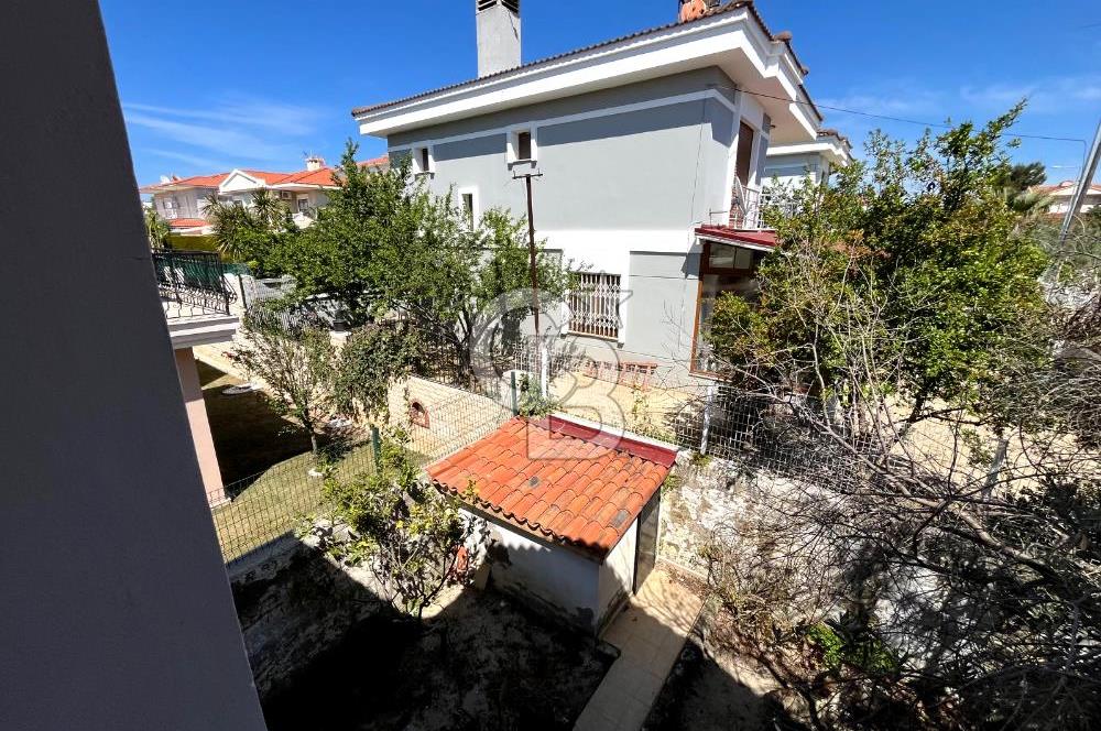 ALAÇATI'NIN NEZİH & SEÇKİN LOKASYONUNDA BAHÇELİ 3+1 VİLLA