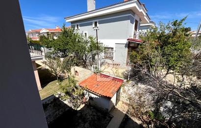 ALAÇATI'NIN NEZİH & SEÇKİN LOKASYONUNDA BAHÇELİ 3+1 VİLLA