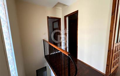 ALAÇATI'NIN NEZİH & SEÇKİN LOKASYONUNDA BAHÇELİ 3+1 VİLLA