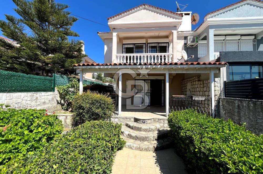 ALAÇATI'NIN NEZİH & SEÇKİN LOKASYONUNDA BAHÇELİ 3+1 VİLLA