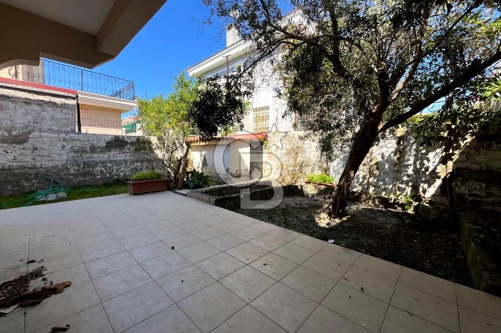 ALAÇATI'NIN NEZİH & SEÇKİN LOKASYONUNDA BAHÇELİ 3+1 VİLLA