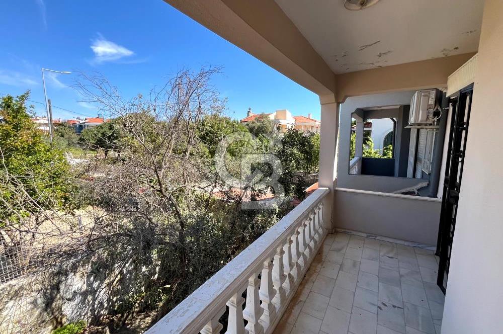 ALAÇATI'NIN NEZİH & SEÇKİN LOKASYONUNDA BAHÇELİ 3+1 VİLLA