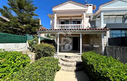ALAÇATI'NIN NEZİH & SEÇKİN LOKASYONUNDA BAHÇELİ 3+1 VİLLA