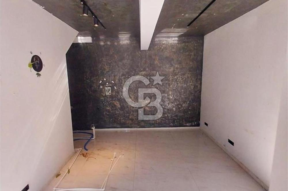 Ticari Ruhsatlı Hazır Kiracılı Satılık Dükkan