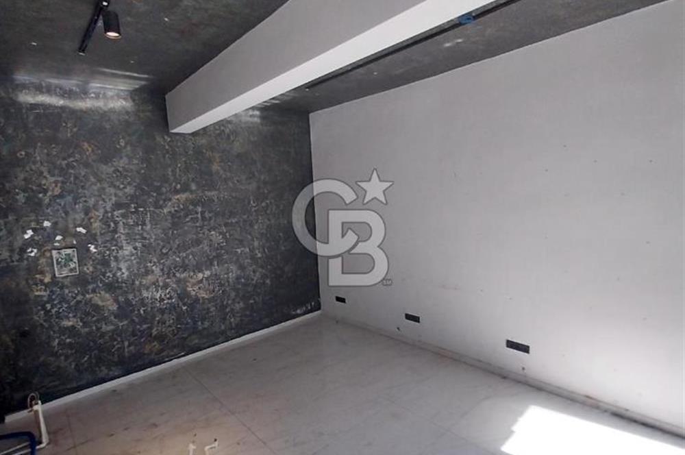 Ticari Ruhsatlı Hazır Kiracılı Satılık Dükkan