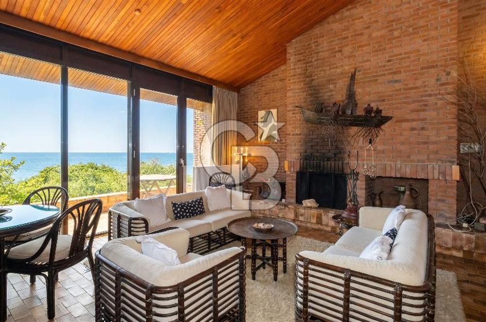 Sarıyer, Kısırkayada Güvenlikli Sitede Denize Sıfır Villa