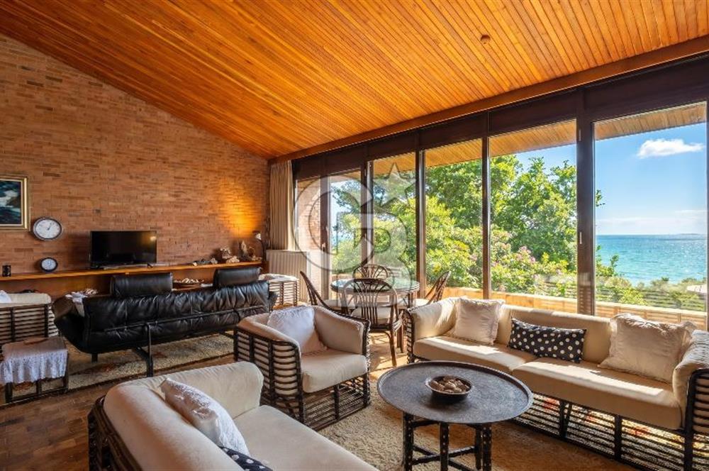 Sarıyer, Kısırkayada Güvenlikli Sitede Denize Sıfır Villa