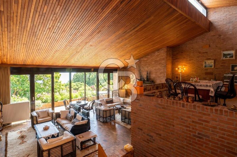 Sarıyer, Kısırkayada Güvenlikli Sitede Denize Sıfır Villa