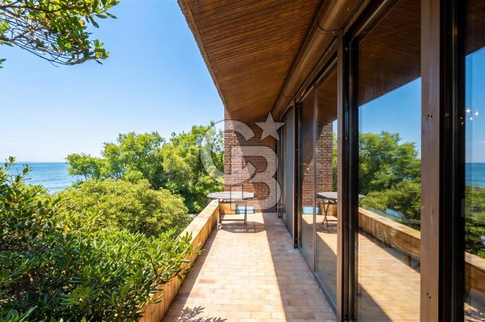 Sarıyer, Kısırkayada Güvenlikli Sitede Denize Sıfır Villa