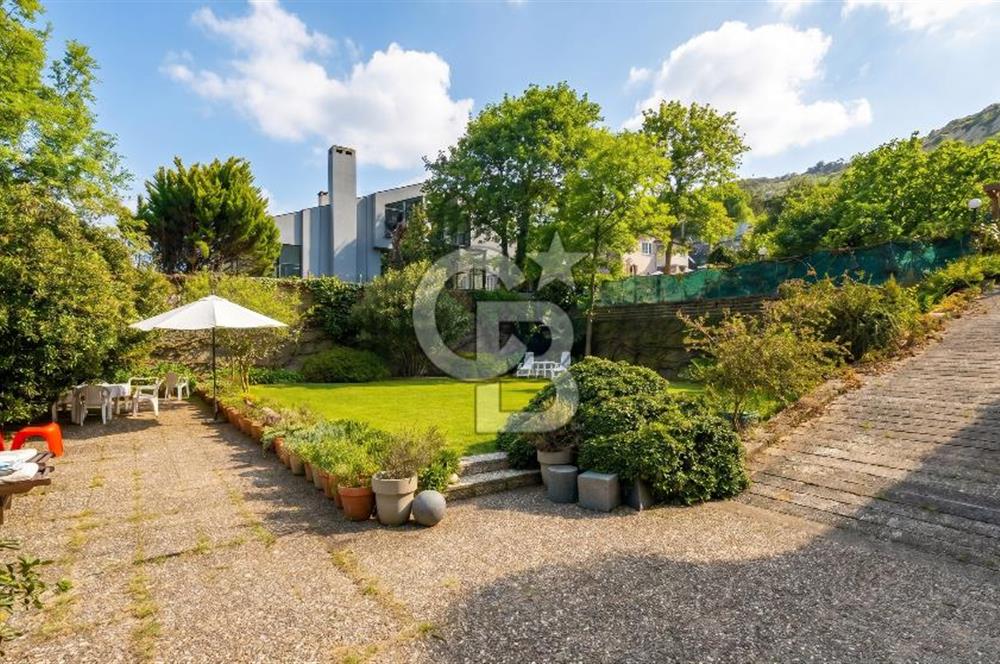 Sarıyer, Kısırkayada Güvenlikli Sitede Denize Sıfır Villa