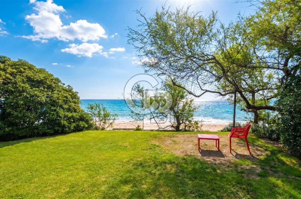 Sarıyer, Kısırkayada Güvenlikli Sitede Denize Sıfır Villa