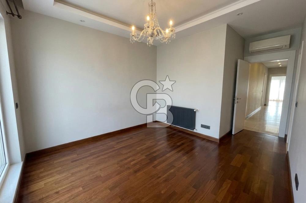 Suadiye Sahilde Havuzlu Binada SATILIK 3+1