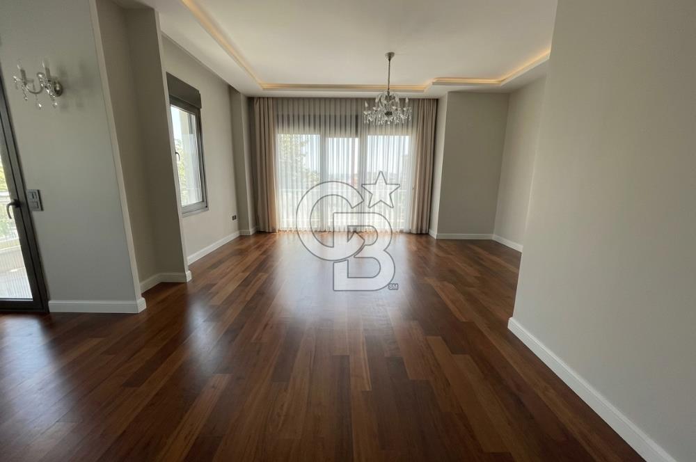 Suadiye Sahilde Havuzlu Binada SATILIK 3+1