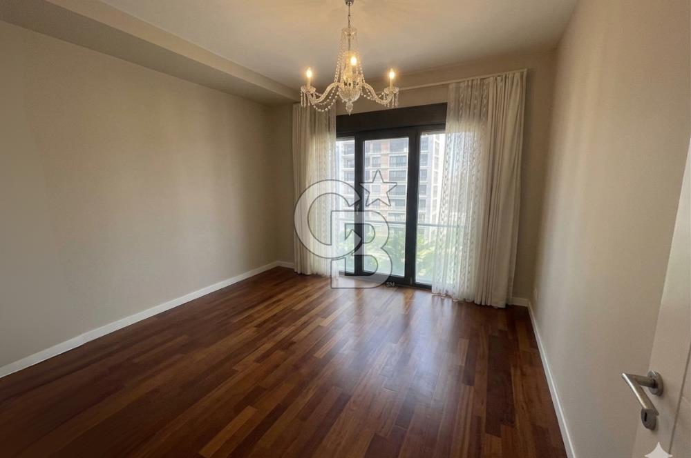 Suadiye Sahilde Havuzlu Binada SATILIK 3+1