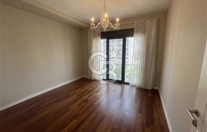 Suadiye Sahilde Havuzlu Binada SATILIK 3+1