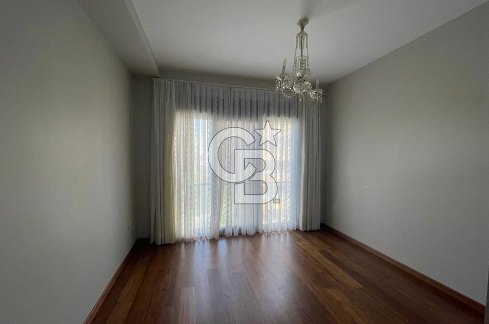 Suadiye Sahilde Havuzlu Binada SATILIK 3+1