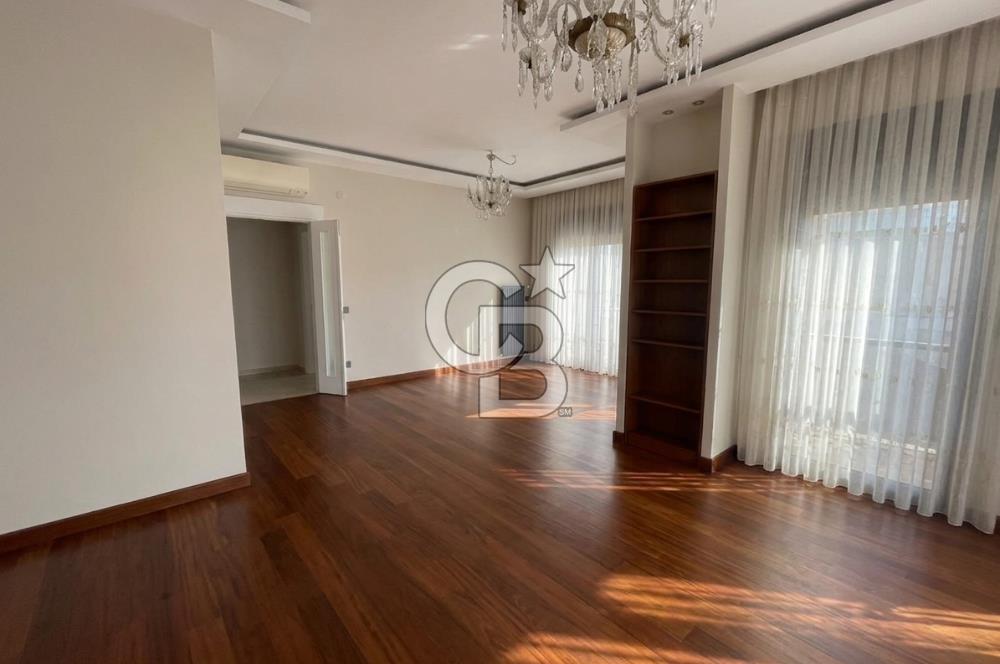 Suadiye Sahilde Havuzlu Binada SATILIK 3+1