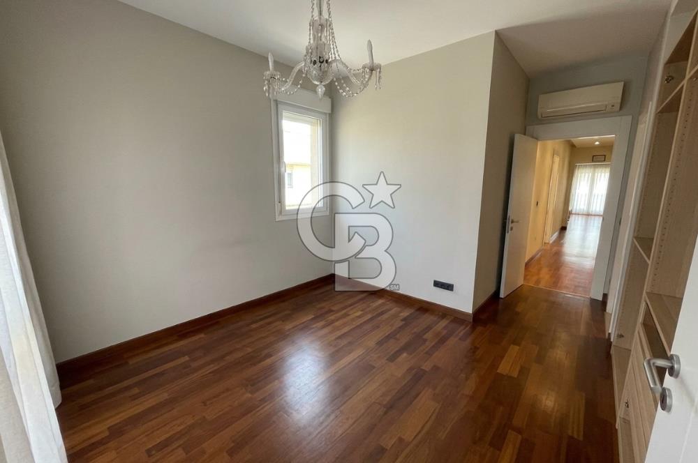 Suadiye Sahilde Havuzlu Binada SATILIK 3+1