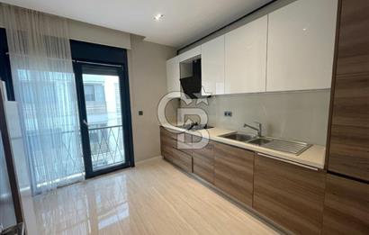 Suadiye Sahilde Havuzlu Binada SATILIK 3+1