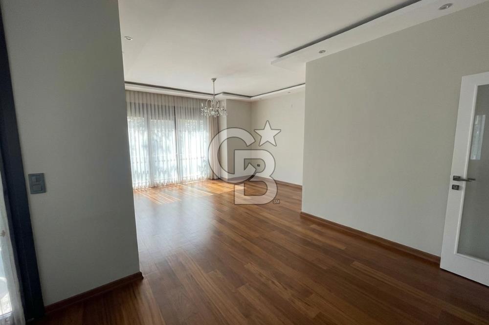 Suadiye Sahilde Havuzlu Binada SATILIK 3+1