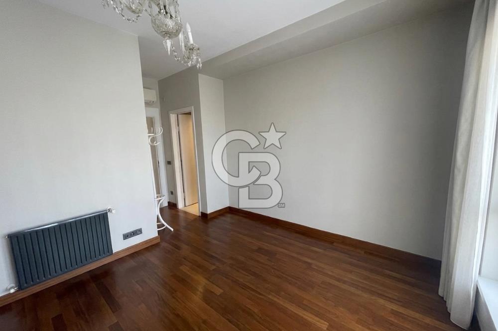 Suadiye Sahilde Havuzlu Binada SATILIK 3+1