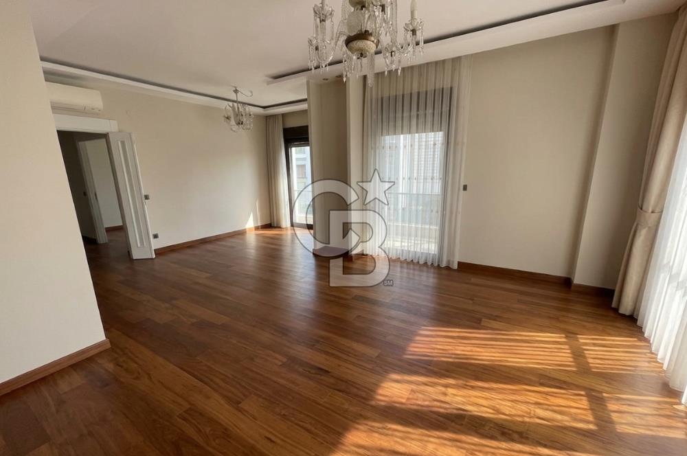 Suadiye Sahilde Havuzlu Binada SATILIK 3+1