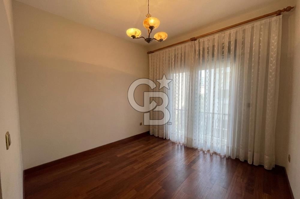 Suadiye Sahilde Havuzlu Binada SATILIK 3+1