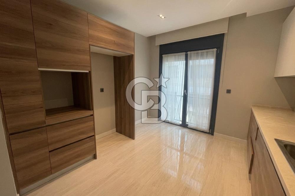 Suadiye Sahilde Havuzlu Binada SATILIK 3+1