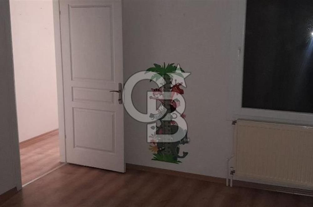 KARŞIYAKA'nın EN HAREKETLİ BÖLGESİNDE BULUNAN DAİREMİZ 3+1 OLUP 2.KATTADIR