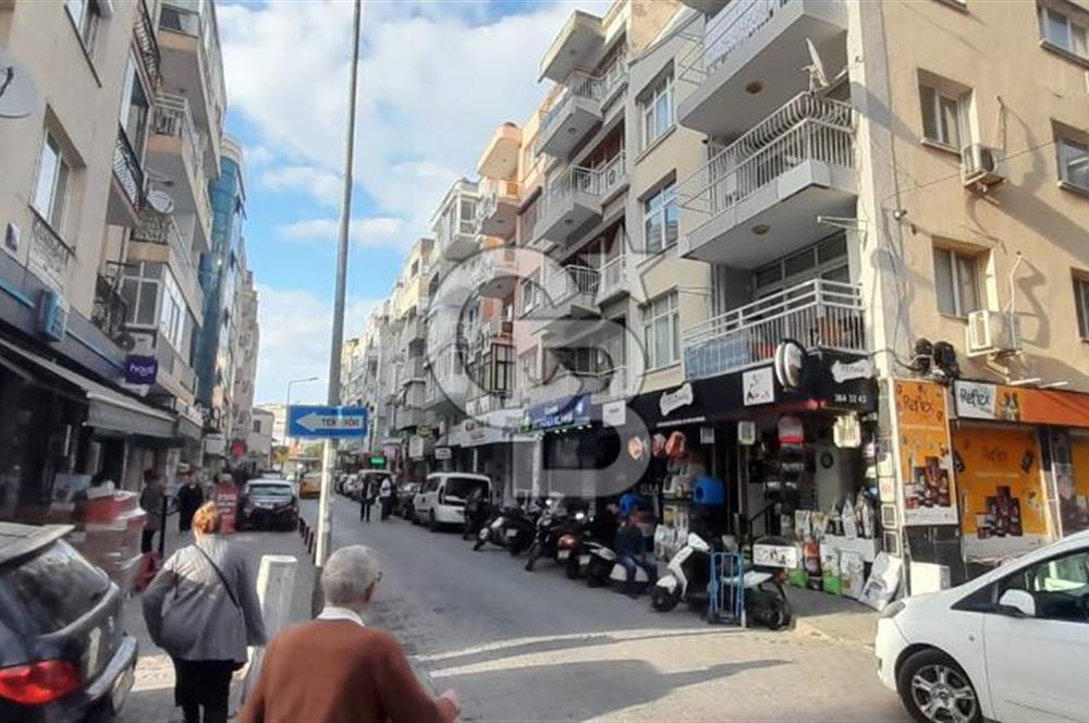 KARŞIYAKA'nın EN HAREKETLİ BÖLGESİNDE BULUNAN DAİREMİZ 3+1 OLUP 2.KATTADIR
