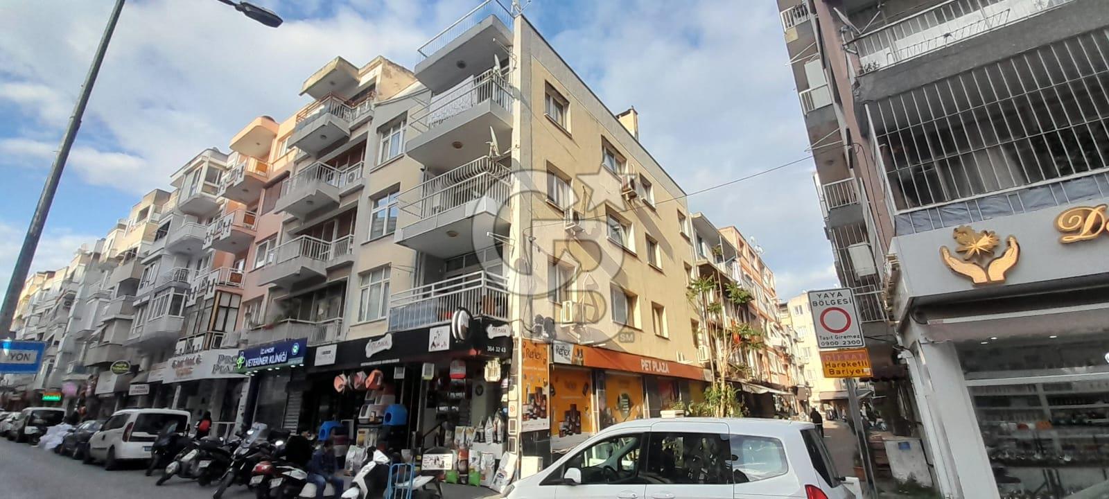 KARŞIYAKA'nın EN HAREKETLİ BÖLGESİNDE BULUNAN DAİREMİZ 3+1 OLUP 2.KATTADIR