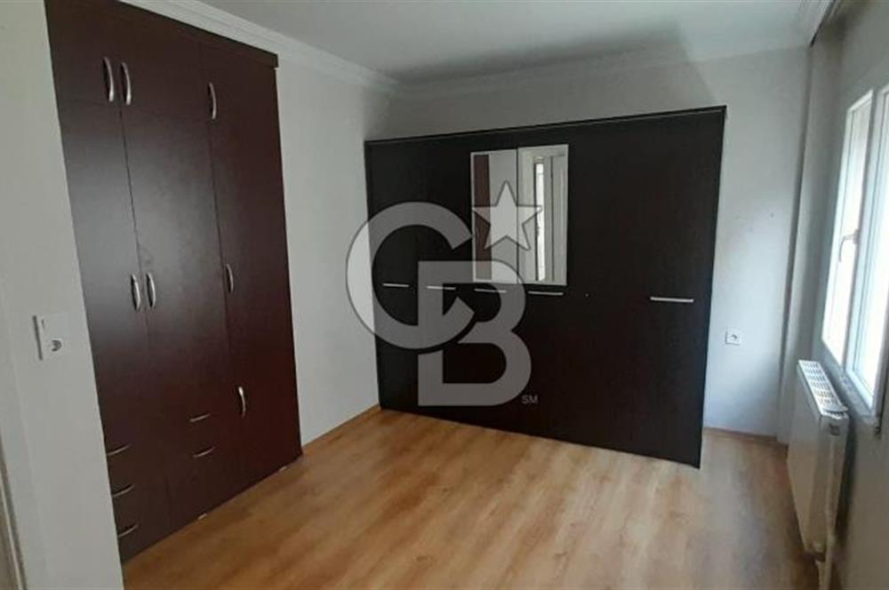 KARŞIYAKA'nın EN HAREKETLİ BÖLGESİNDE BULUNAN DAİREMİZ 3+1 OLUP 2.KATTADIR