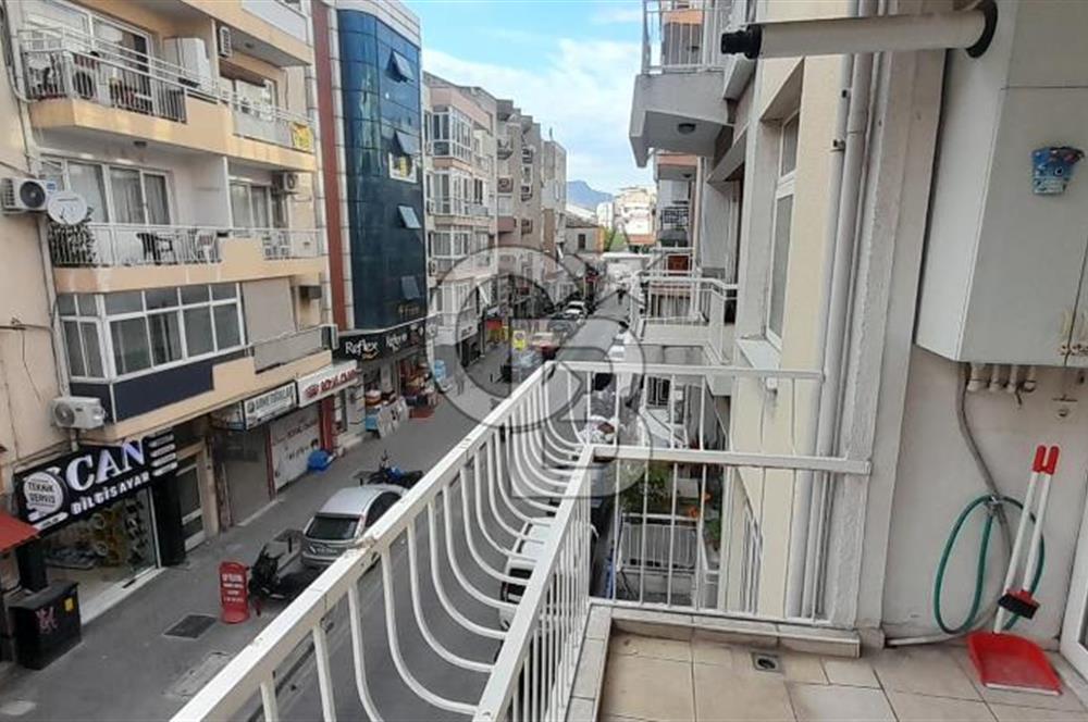 KARŞIYAKA'nın EN HAREKETLİ BÖLGESİNDE BULUNAN DAİREMİZ 3+1 OLUP 2.KATTADIR