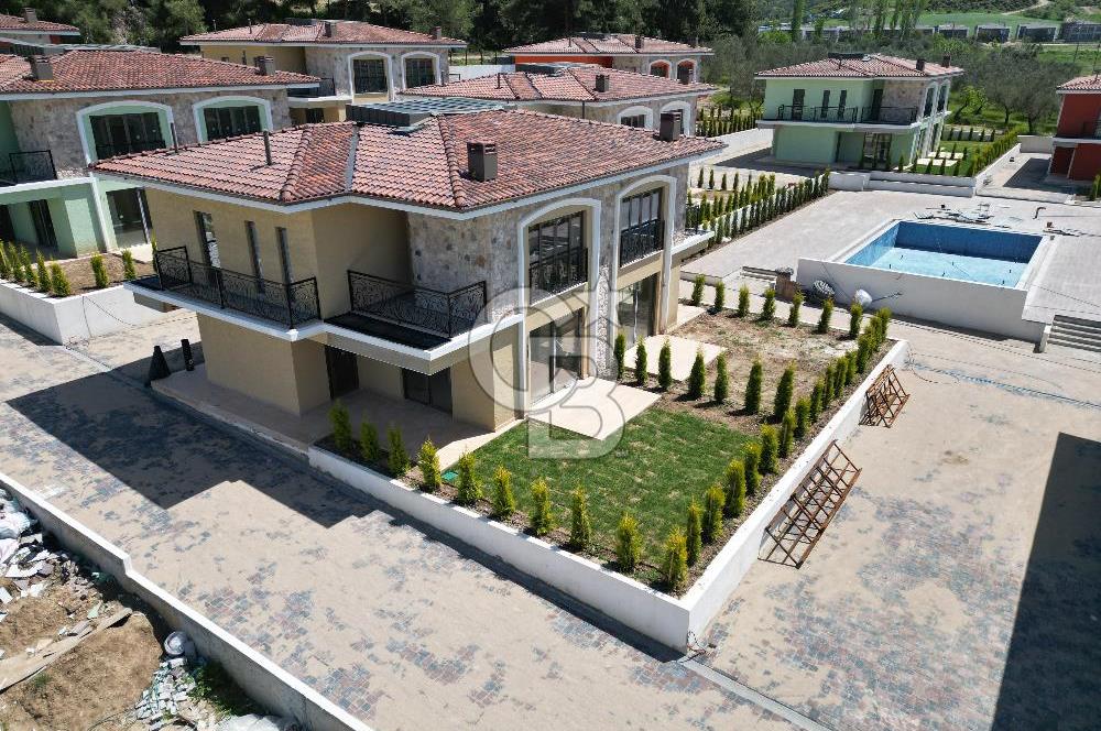 ÇANAKKALE MERKEZ BARBAROS ADLİYE BÖLGESİNDE SATILIK 3+1 VİLLA