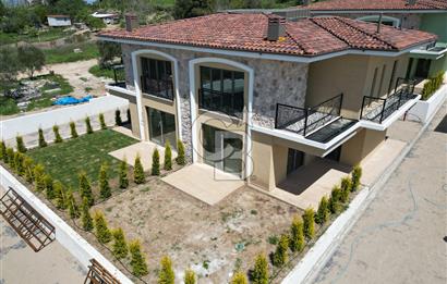 ÇANAKKALE MERKEZ BARBAROS ADLİYE BÖLGESİNDE SATILIK 3+1 VİLLA