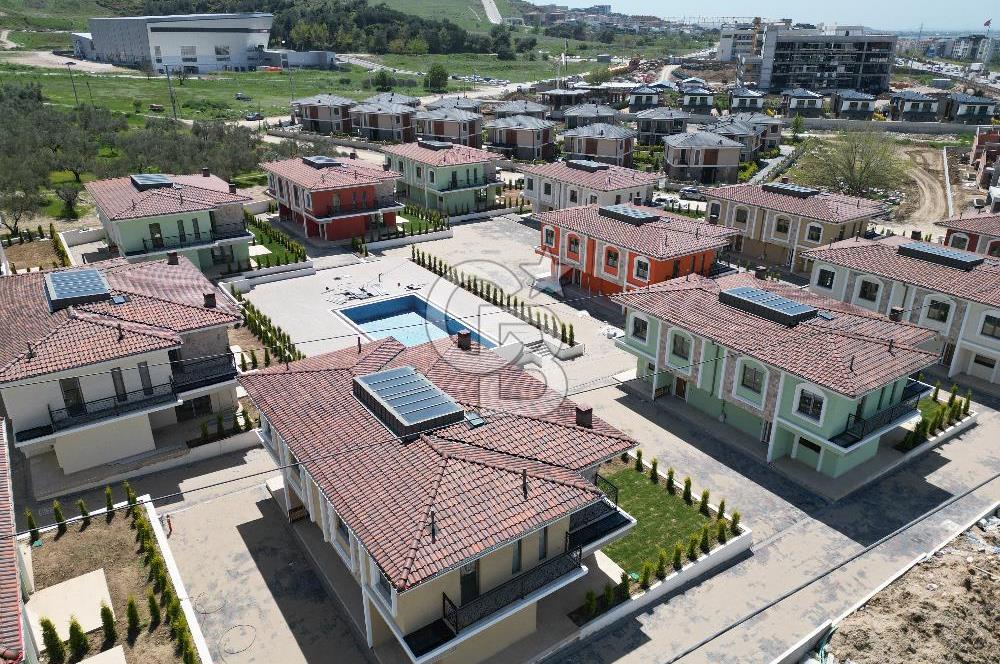 ÇANAKKALE MERKEZ BARBAROS ADLİYE BÖLGESİNDE SATILIK 3+1 VİLLA