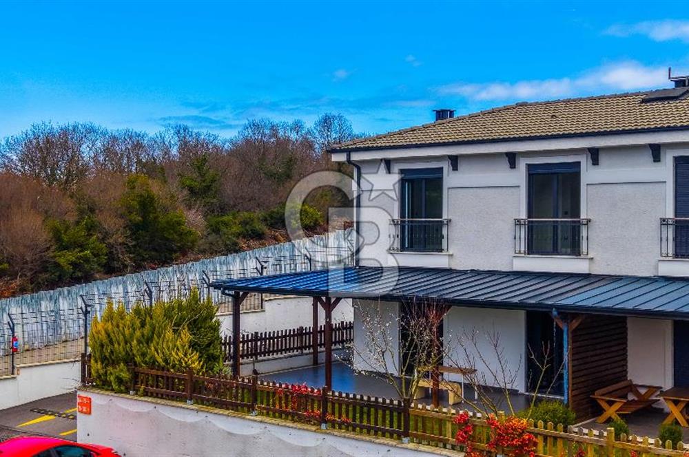 BAHÇELİ YAŞAM KONAKLARIN DA SATILIK VİLLA