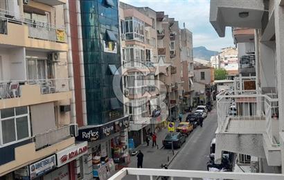 KARŞIYAKA'nın EN HAREKETLİ BÖLGESİNDE BULUNAN DAİREMİZ 3+1 OLUP 2.KATTADIR