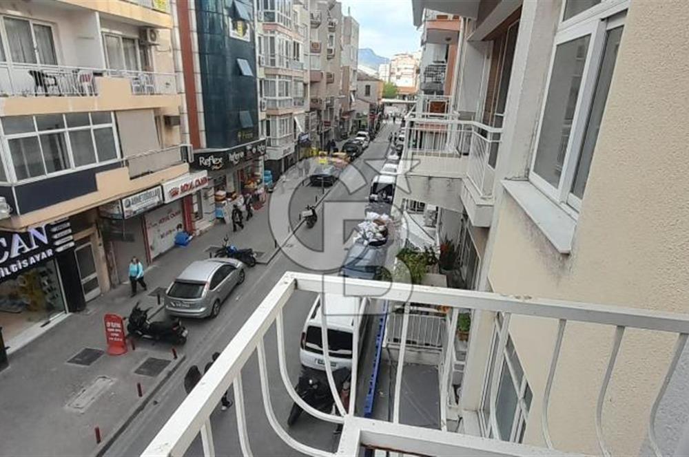KARŞIYAKA'nın EN HAREKETLİ BÖLGESİNDE BULUNAN DAİREMİZ 3+1 OLUP 2.KATTADIR