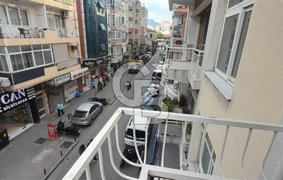 KARŞIYAKA'nın EN HAREKETLİ BÖLGESİNDE BULUNAN DAİREMİZ 3+1 OLUP 2.KATTADIR