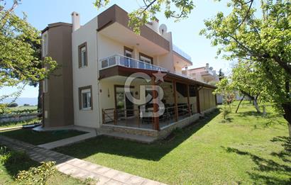 Ayvalık ‘da Kiralık Eşyalı Villa – Kumsalda Güneşlenmek İyi Gelecek